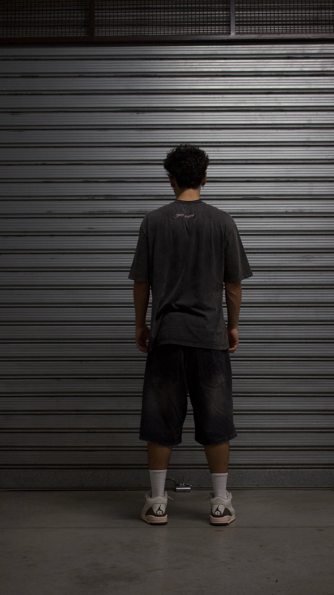 “E” T-Shirt Vintage Black