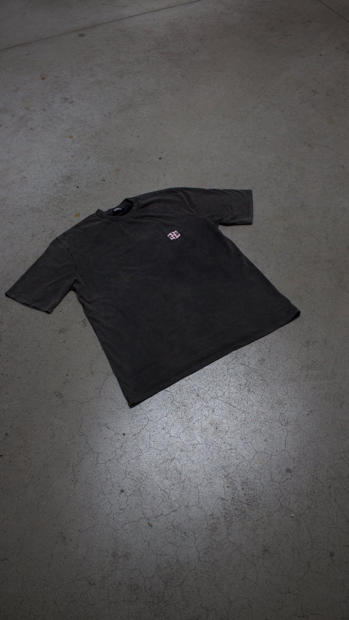 “E” T-Shirt Vintage Black