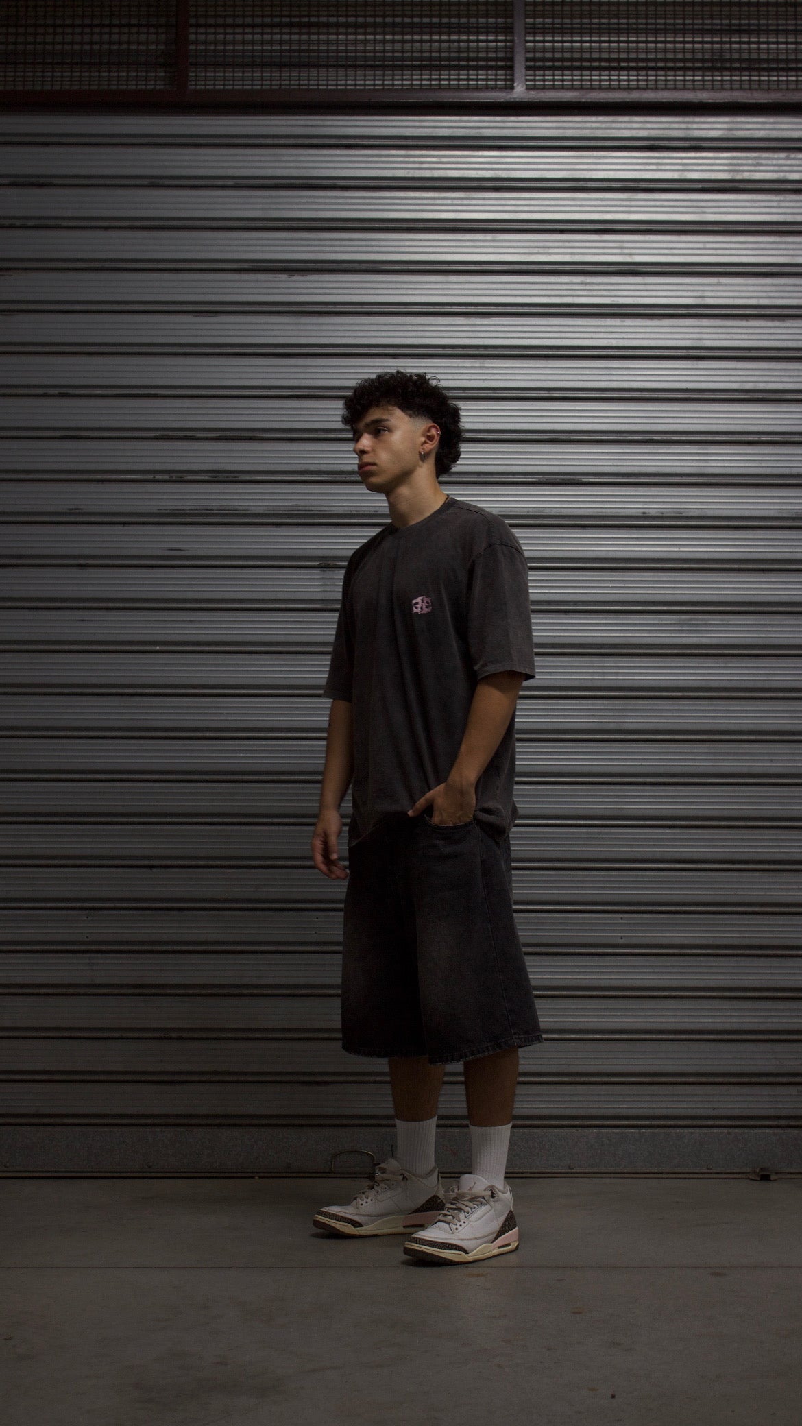 “E” T-Shirt Vintage Black